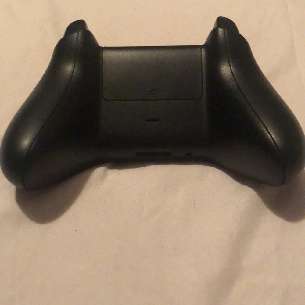 New Xbox one controller - Picture 2 of 2